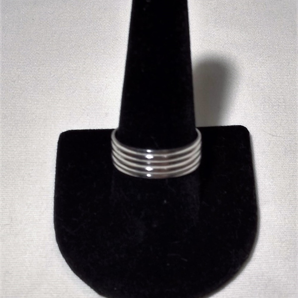💢Silver Striped Rigid Fashion Ring💢